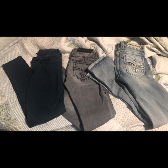 Rocks and flying monkey - Picture 1 of 1